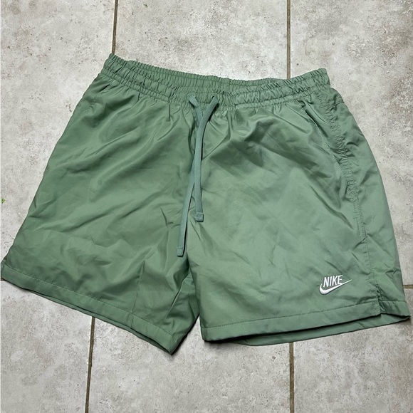 Nike Sportswear Woven Flow Shorts Men's Green new with tags DR5678-006 - Picture 3 of 4